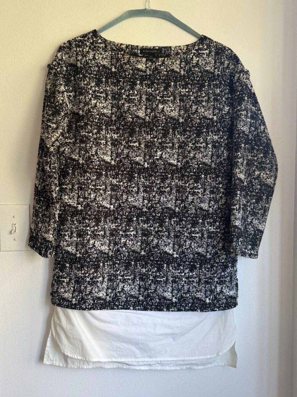 Banana Republic B&W Top Sz 4 Textured Blouse Office Chic